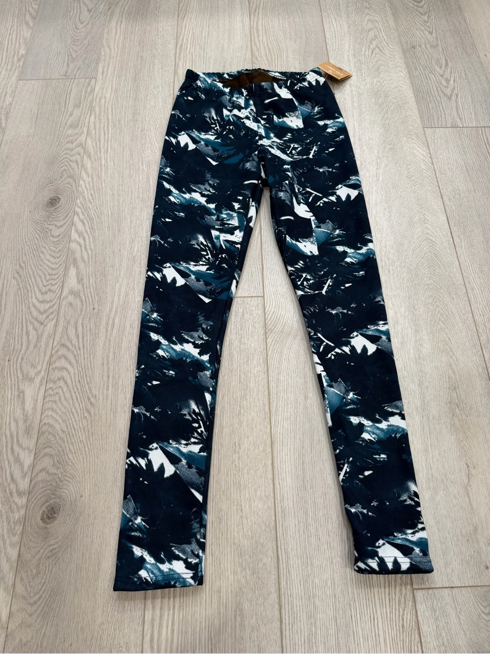 Youth Printed Performance Leggings in Navy and Teal